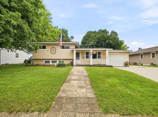 415 Maple Dr, Morris, IL 60450