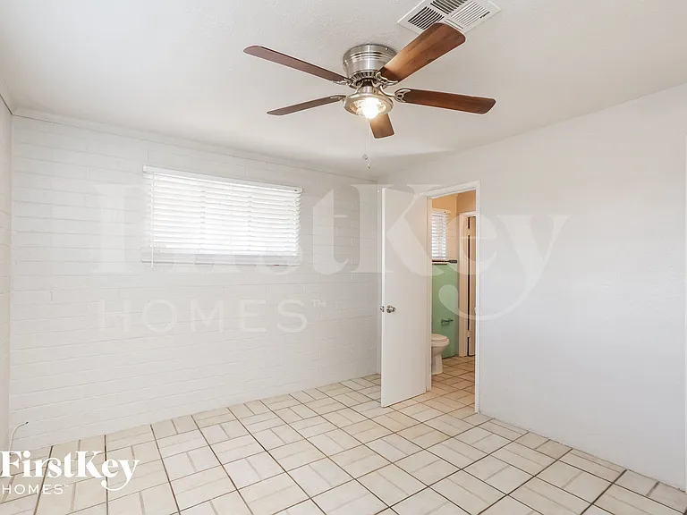 3021 W Camelback Rd — Photo 12