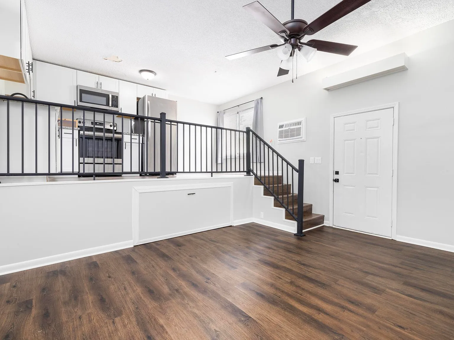 Studio, 515 sqft, $875 — Photo 2