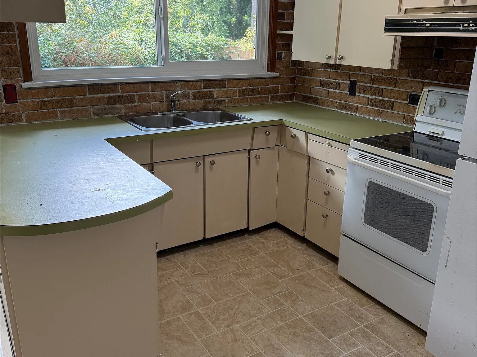 3 bed, 1632 sqft, $3,900 — Photo 2