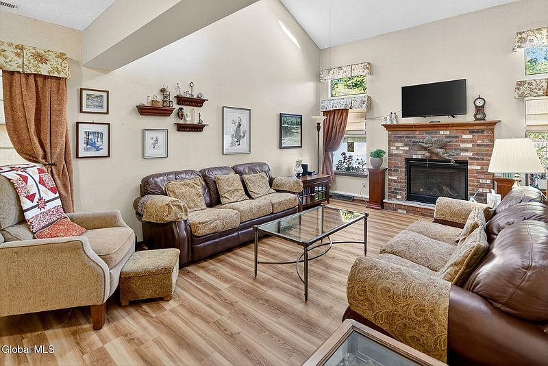 3rd image of 34 Eton Drive