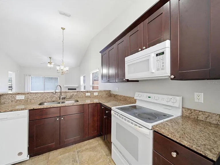 7615 Lemon Wood Ct — Photo 10