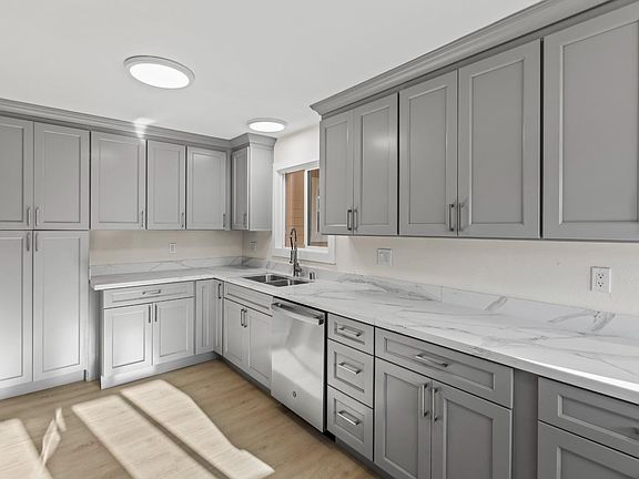 4th image of 825 Hampton Road