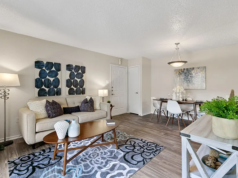 Creekwood Apartment Homes — Photo 6
