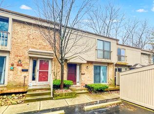 1409 Oakbrook E, Rochester, MI 48307