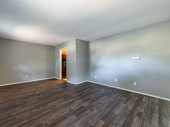 3rd image of 5052 Pemberton Ln