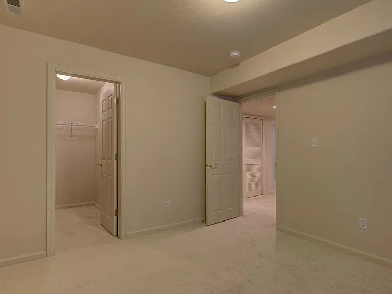 1352 Lookout Springs Dr — Photo 38