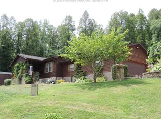 40 Bays Ln, Alum Creek, WV 25003
