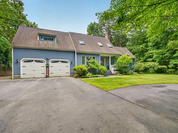 42 Medeiros Ln, Dartmouth, MA 02747