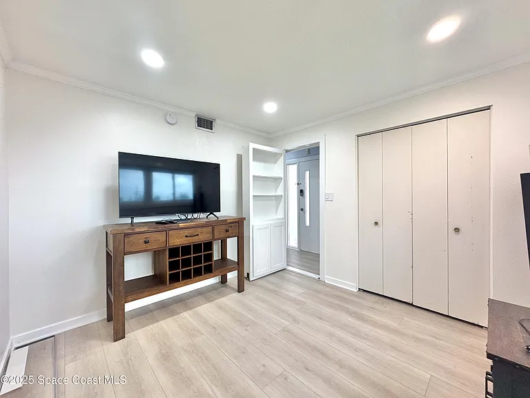 5050 Ocean Beach Blvd #301 — Photo 4