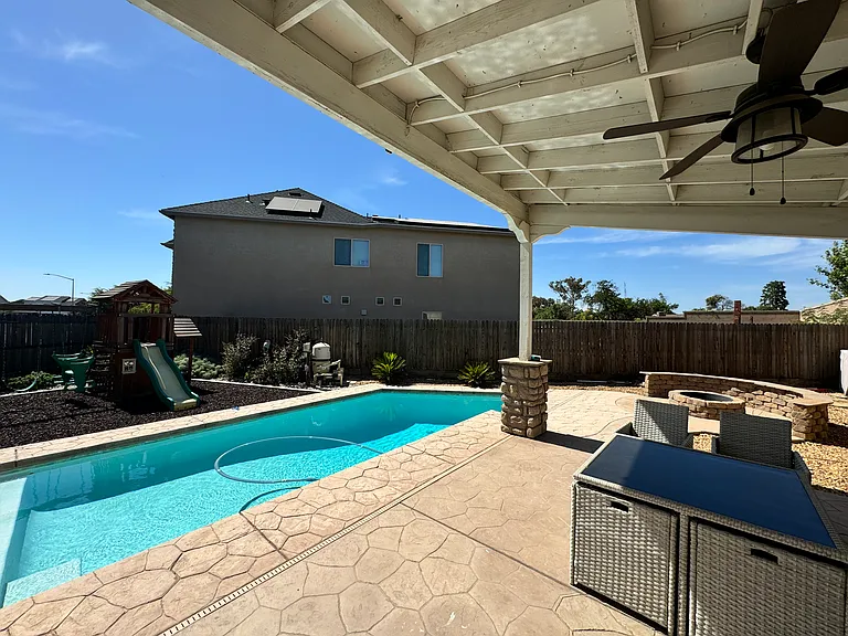 3486 N Clover Ave — Photo 3