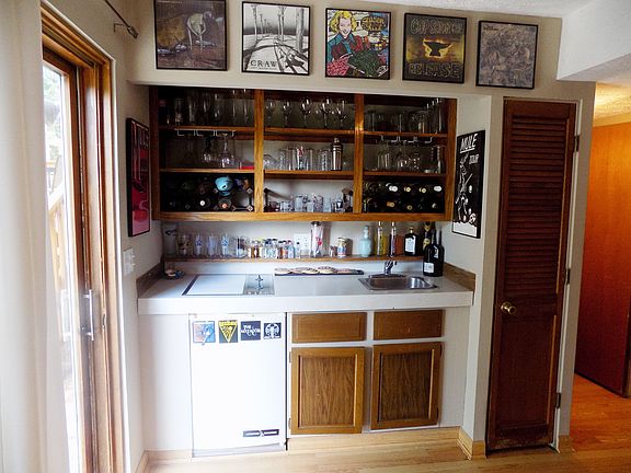 Wet bar/Kitchenette