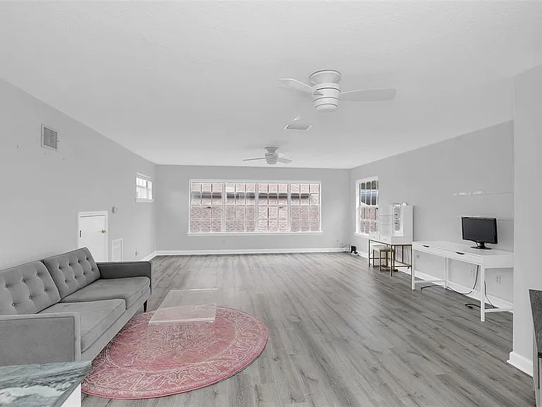 1006 Nottingham St — Photo 35