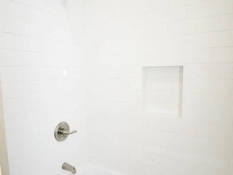 2324 W Daisy L Gatson Bates Dr #2 — Photo 12