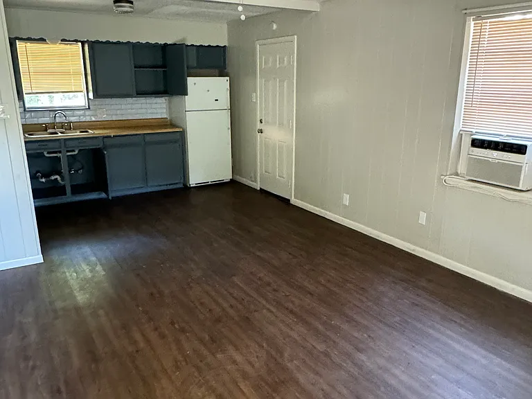 303 N Jefferson St — Photo 3