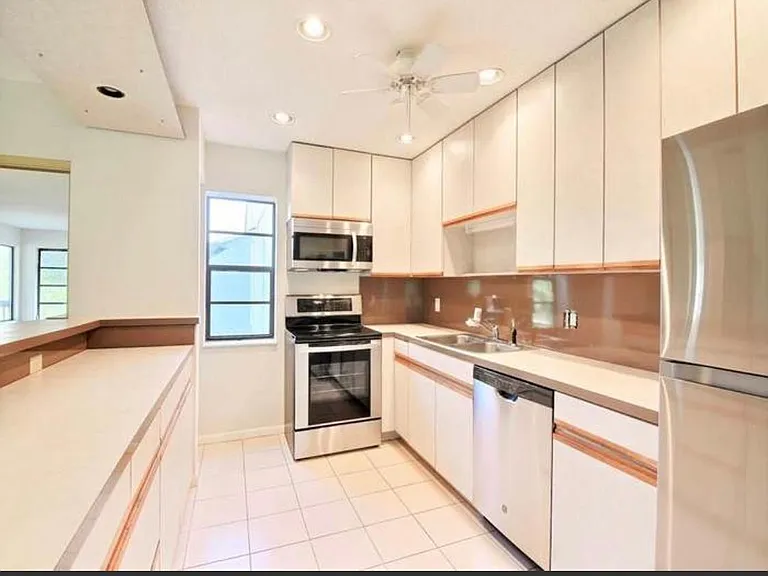 1178 Breezy Way #5G — Photo 6