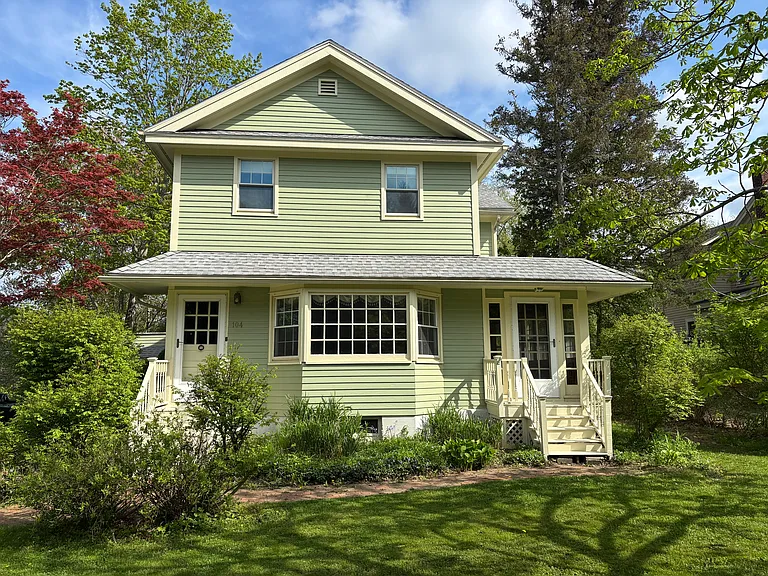 104 West St — Photo 1