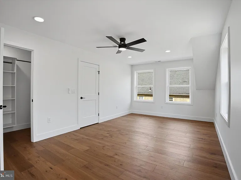425 Grove Pl — Photo 29