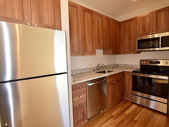 2nd image of 601 Washington St Ste 6