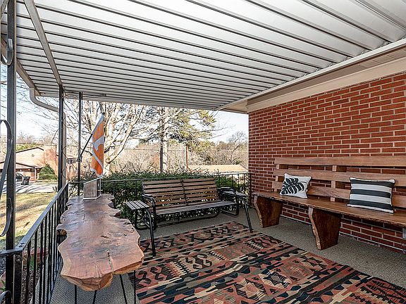 4th image of 2326 Skyview Dr