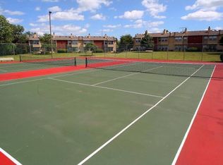 880 Benedetti Dr APT 205, Naperville, IL 60563