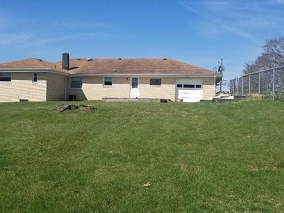 3rd image of 329 Garden Dr