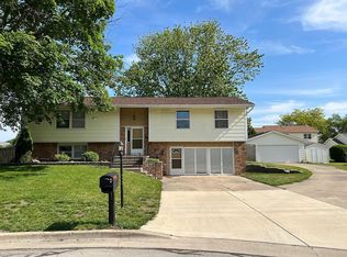 4 Brian Ct, Savoy, IL 61874