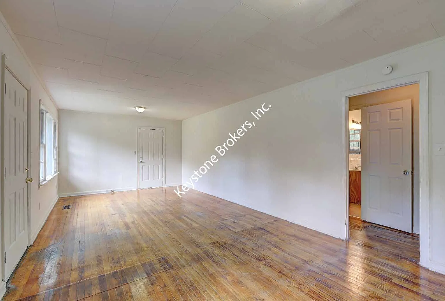 3 bed, 1.0 bath, 962 sqft, $995 — Photo 3