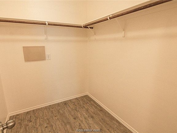 3rd image of 2012 Oakwood Forest Dr