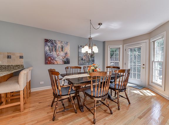 4th image of 813 King Henry Ln