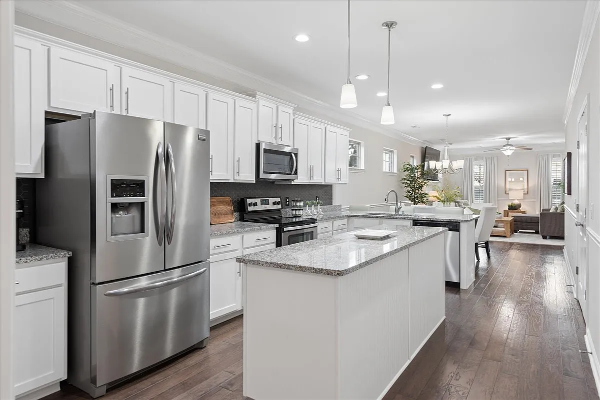 4 bed, 2230 sqft, $4,220 — Photo 4
