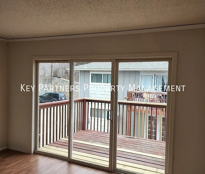 128 Warner Ave #4 — Photo 3
