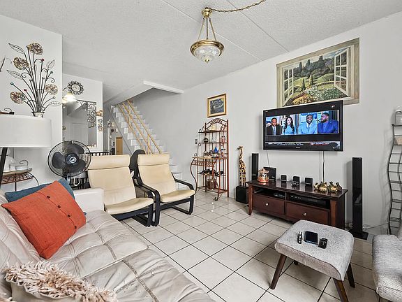 4th image of 740 Saint Anns Ave #71C