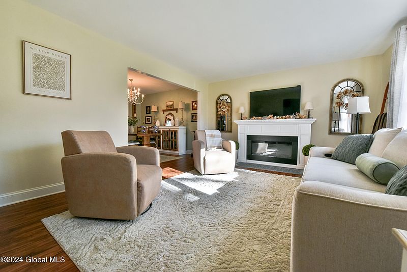2nd image of 4351 Buckingham Drive