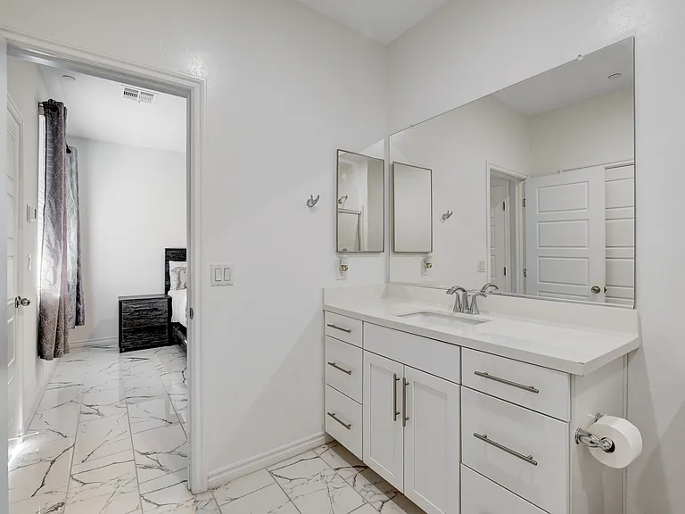 293 Mount Langley St #B — Photo 15