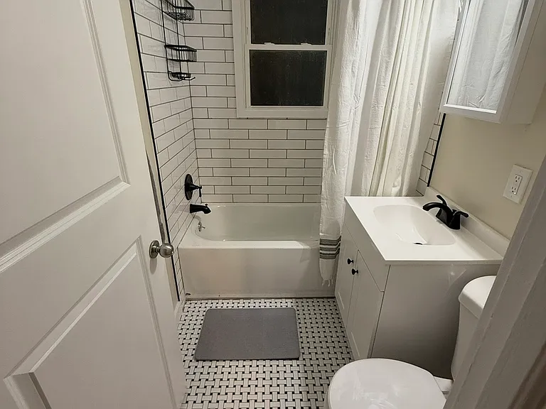 418 W High St — Photo 7