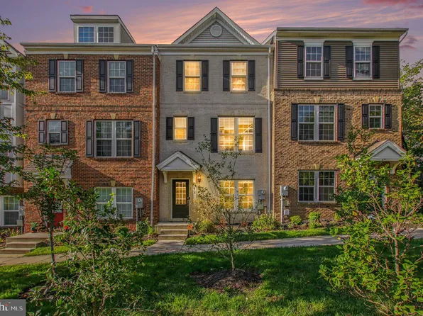 2914 Pinebrook Rd, Landover, MD 20785