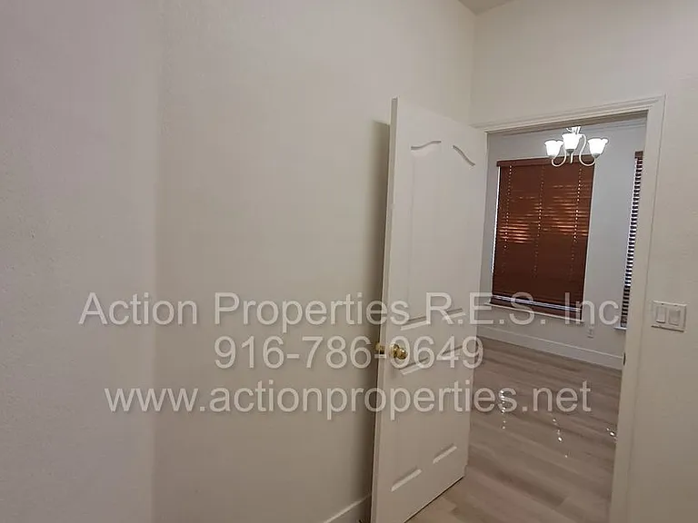 6145 Crater Lake Dr — Photo 53