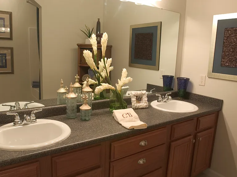 Calypso Bay Apartments — Photo 25