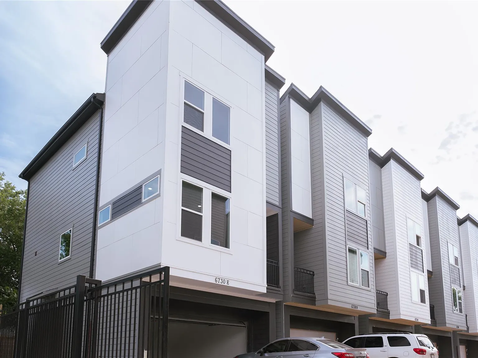 3 bed, 8.0 bath, 1840 sqft, $2,400 — Photo 1