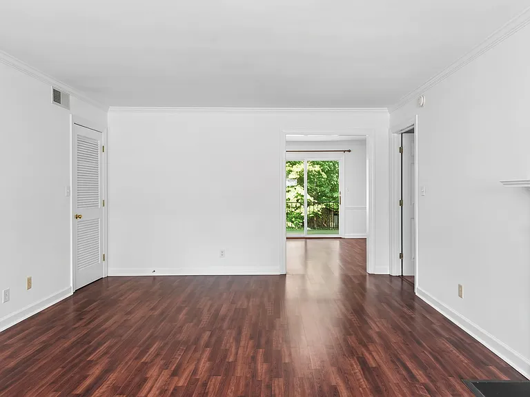 344 D Hanover Arms Ct #D — Photo 10