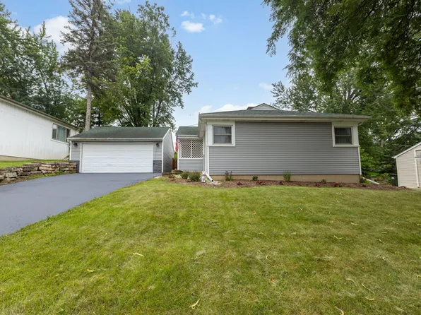 9 Grant Ave, Lake In The Hills, IL 60156