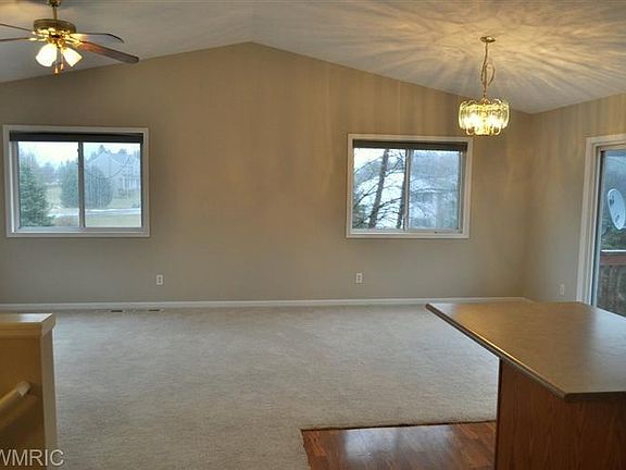 5th image of 9370 Gypsy Ct NE