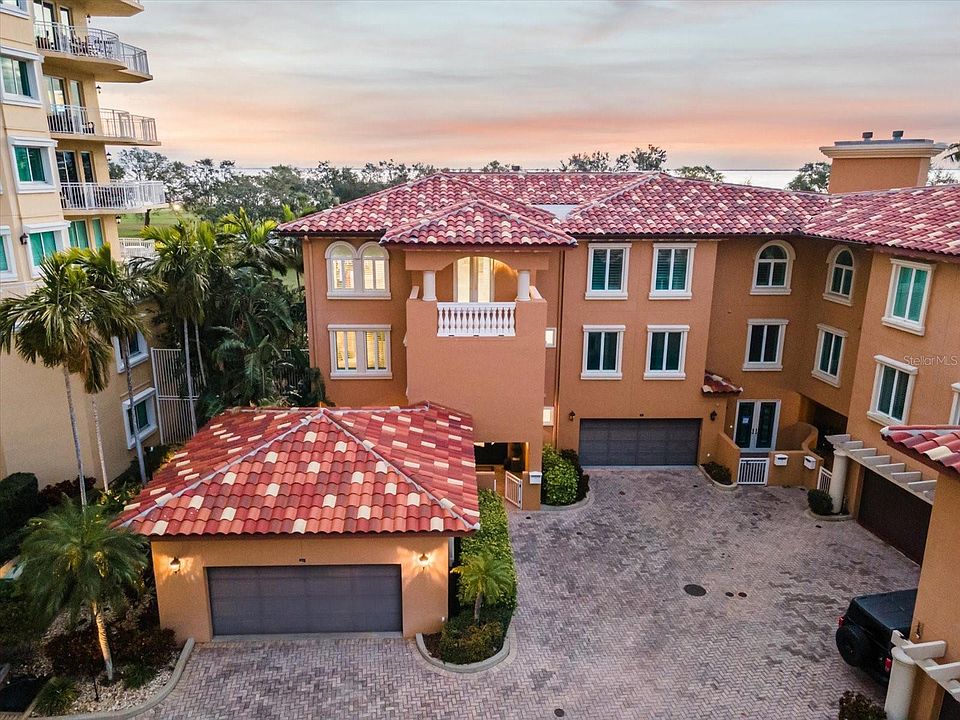 1st image of 595 5th Ave NE