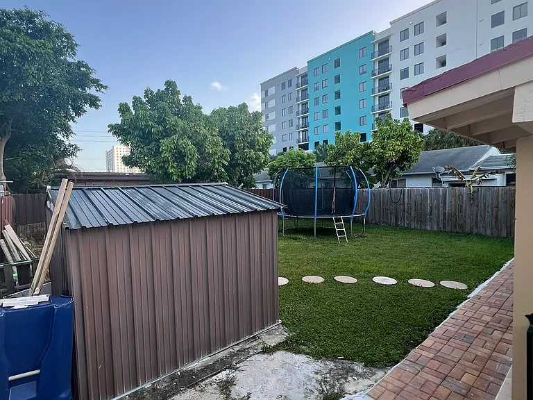 10850 SW 3rd St — Photo 28