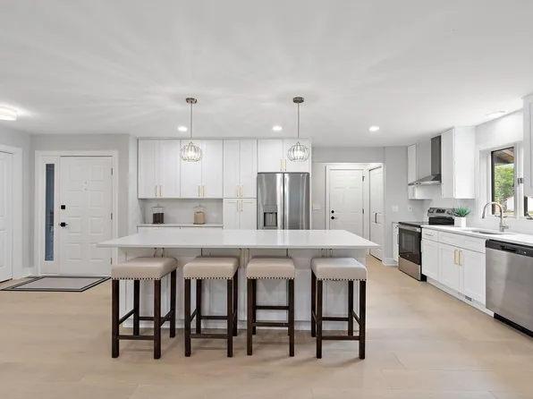 6611 Countryside Dr, Eden Prairie, MN 55346