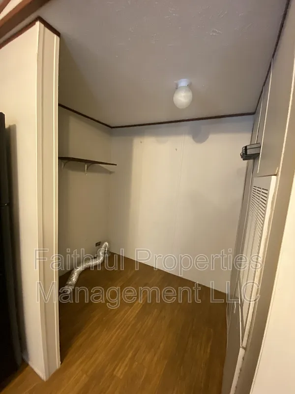 3 bed, 2.0 bath, 924 sqft, $1,195 — Photo 3