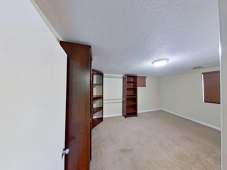 2230 Marshall St — Photo 24