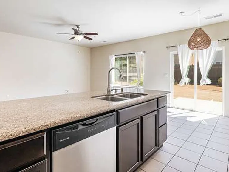538 N Burgan Ave — Photo 11