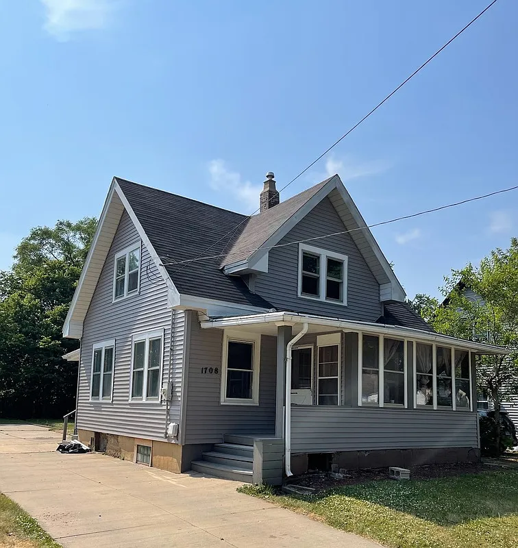 3 bed, 1.0 bath, 1250 sqft, $1,750 — Photo 1
